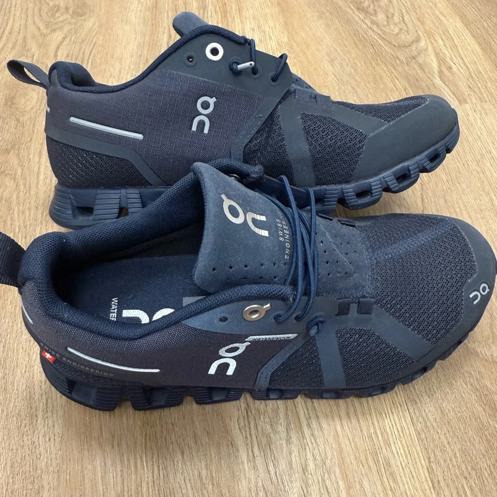 On Cloud 5 Waterproof, Navy, Women’s Size 5.5 – NWOT - Picture 2 of 6